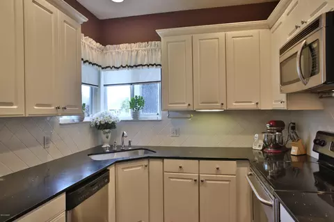 28 S Magnolia Dr, Ormond Beach, FL 32174 photo 9
