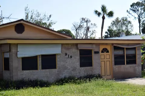 919 S Flagler Ave, Edgewater, FL 32132 photo 1
