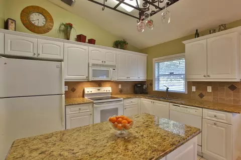 40 Peruvian Ln, Ormond Beach, FL 32174 photo 5