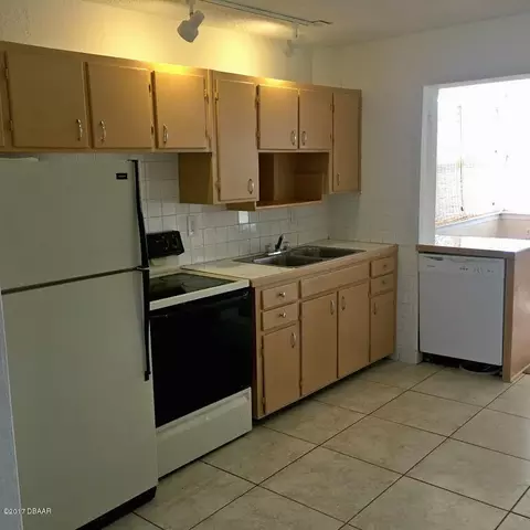 14 Seaside Dr, Ormond Beach, FL 32176 photo 2