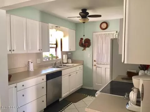 142 Magnolia Dr, Ormond Beach, FL 32176 photo 4