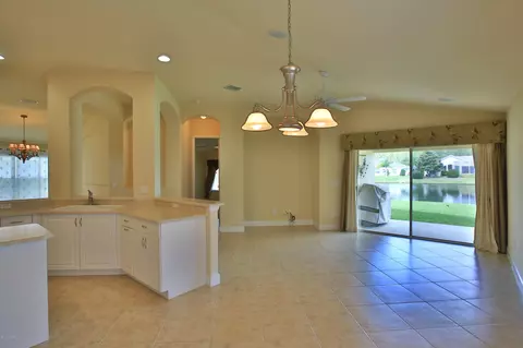 1258 Crown Pointe Ln, Ormond Beach, FL 32174 photo 5