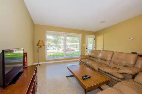 86 S Capri Dr, Ormond Beach, FL 32174 photo 4