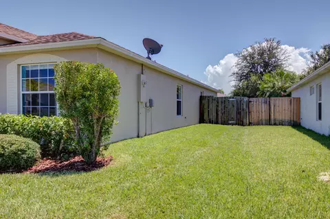 218 Tree Branch Ln, Edgewater, FL 32141 photo 2