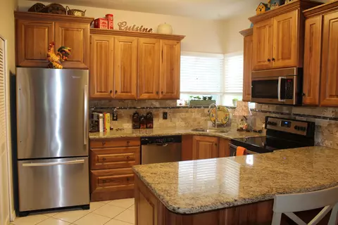 36 S Magnolia Dr, Ormond Beach, FL 32174 photo 2