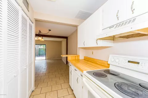 8 Fair Oaks Cir, Ormond Beach, FL 32174 photo 10