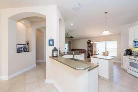 1208 Crown Pointe Ln, Ormond Beach, FL 32174 photo 4