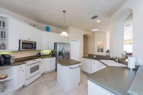 1208 Crown Pointe Ln, Ormond Beach, FL 32174 photo 3