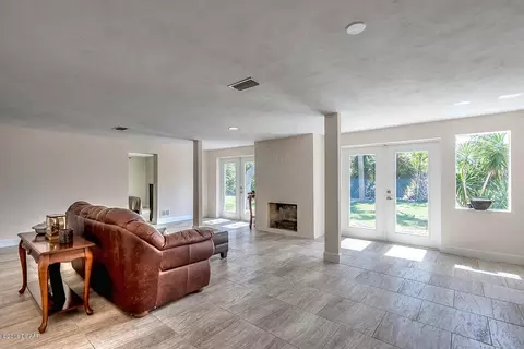 24 Pleasant Dr, Ormond Beach, FL 32176 photo 2