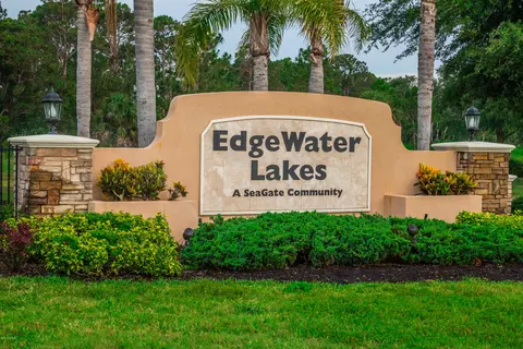 306 Admiralty Ct, Edgewater, FL 32141 photo 4