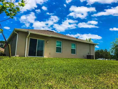 302 Admiralty Ct, Edgewater, FL 32141 photo 2