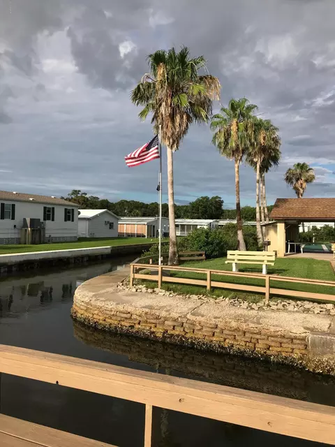 35 Kingfisher Ln, Edgewater, FL 32141 photo 2
