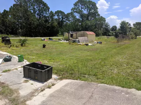 148 West Loop, Oak Hill, FL 32759 photo 5