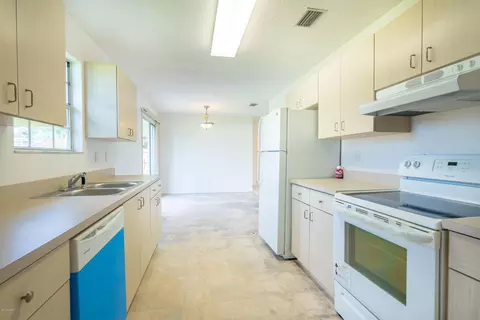 2325 Silver Palm Dr, Edgewater, FL 32141 photo 9