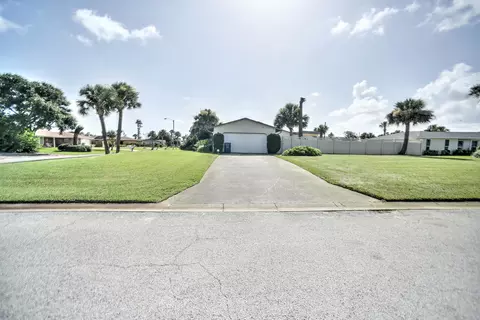 8 Seafarers Dr, Ormond Beach, FL 32176 photo 2