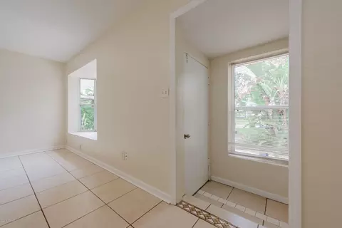 548 S Ridgewood Ave, Ormond Beach, FL 32174 photo 4