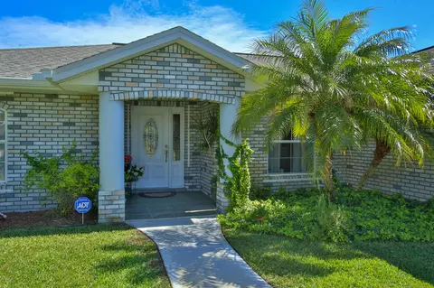 2821 Pine Tree Dr, Edgewater, FL 32141 photo 2