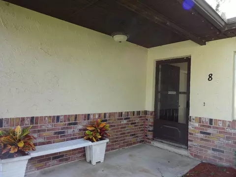 8 Lakeview Cir, Ormond Beach, FL 32174 photo 2