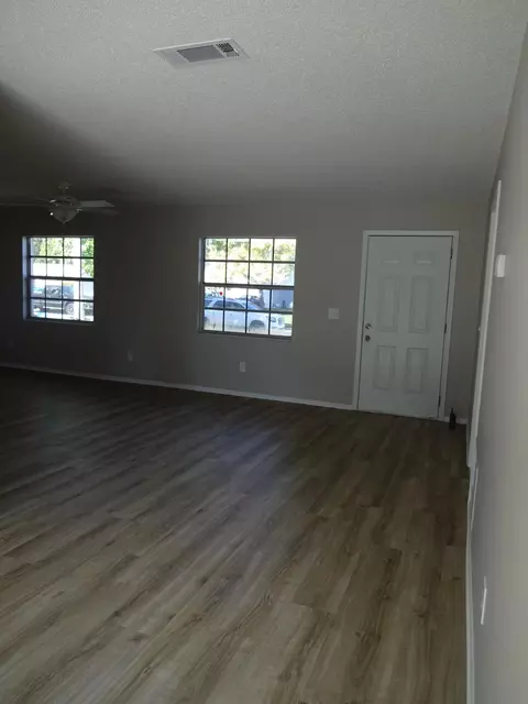 8 Lakeview Cir, Ormond Beach, FL 32174 photo 6