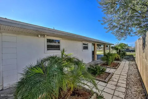 1831 Evergreen Dr, Edgewater, FL 32132 photo 3