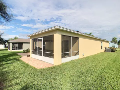 226 Tree Branch Ln, Edgewater, FL 32141 photo 4