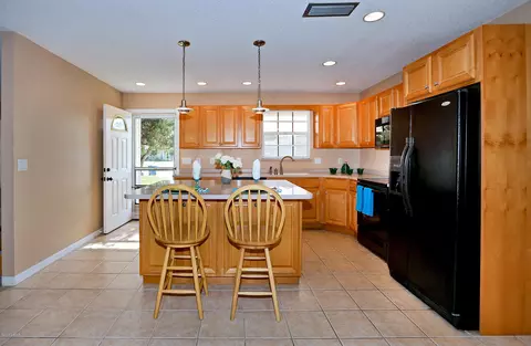 33 Plaza Dr, Ormond Beach, FL 32176 photo 2