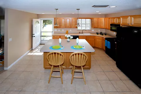 33 Plaza Dr, Ormond Beach, FL 32176 photo 4