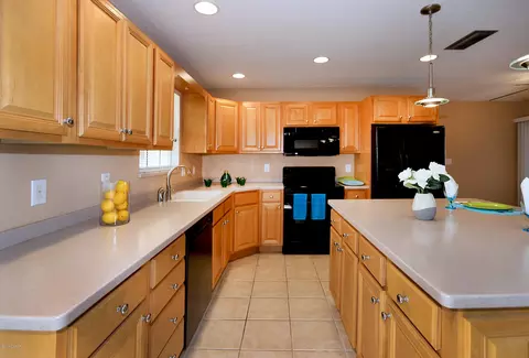 33 Plaza Dr, Ormond Beach, FL 32176 photo 5