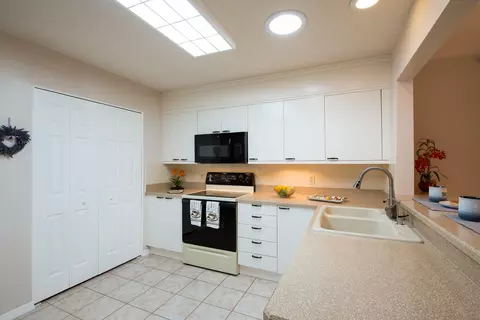 4 Treetop Trl, Ormond Beach, FL 32174 photo 8