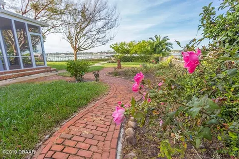 370 John Anderson Dr, Ormond Beach, FL 32176 photo 4