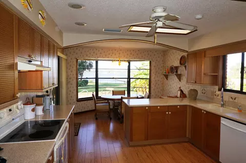 680 Riverside Dr, Ormond Beach, FL 32176 photo 8