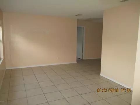 4 Lakeview Cir, Ormond Beach, FL 32174 photo 2