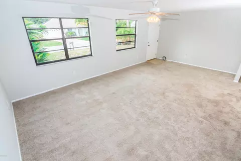 2939 Yule Tree Dr, Edgewater, FL 32141 photo 4