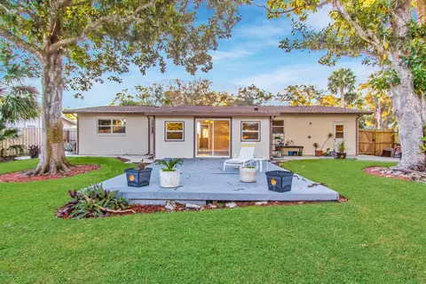 913 Woodmere Cir, Ormond Beach, FL 32174 photo 2