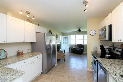 52 Hibiscus Dr, Ormond Beach, FL 32176 photo 9