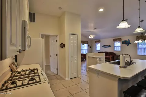 25 Seabreeze Dr, Ormond Beach, FL 32176 photo 9