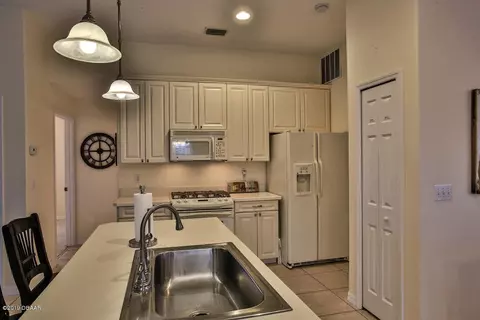 25 Seabreeze Dr, Ormond Beach, FL 32176 photo 8