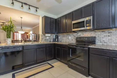 304 Admiralty Ct, Edgewater, FL 32141 photo 13