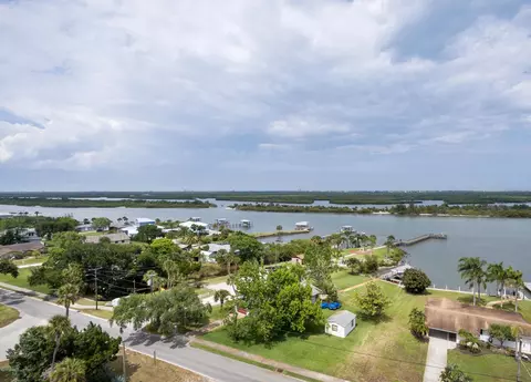 1816 S Riverside Dr, Edgewater, FL 32141 photo 3