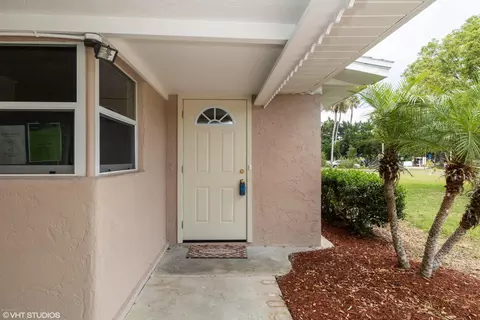 1816 S Riverside Dr, Edgewater, FL 32141 photo 4