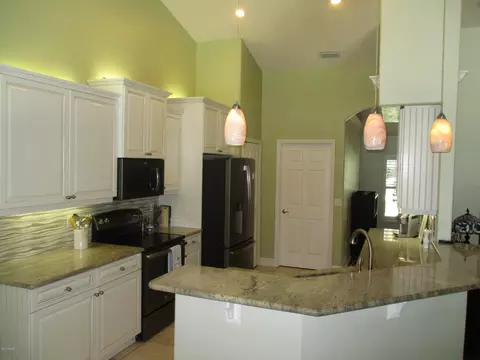 3 Waterbluff Dr, Ormond Beach, FL 32174 photo 4