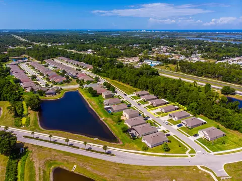 307 Admiralty Ct, Edgewater, FL 32141 photo 4