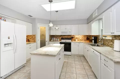 1330 Queen Palm Dr, Edgewater, FL 32132 photo 2