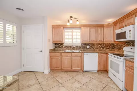 1267 Vanderbilt Dr, Ormond Beach, FL 32174 photo 7