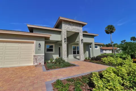 914 S Riverside Dr, Edgewater, FL 32132 photo 1