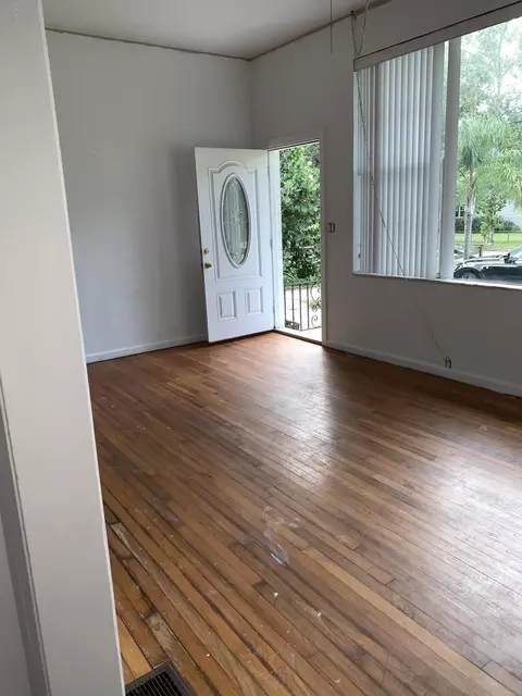 542 S Ridgewood Ave, Ormond Beach, FL 32174 photo 2