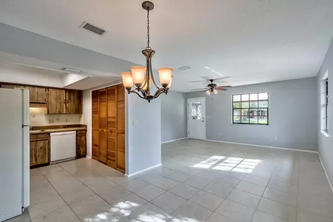 401 Sea Gull Ct, Edgewater, FL 32141 photo 13