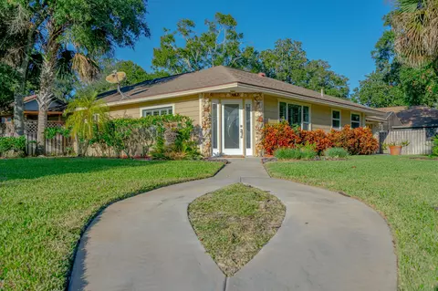 900 Brookside Dr, Ormond Beach, FL 32174 photo 1