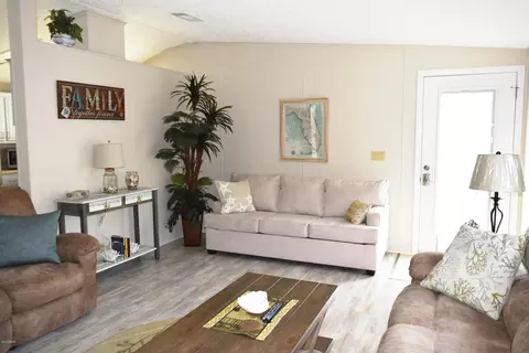 609 Charter Ln, Edgewater, FL 32141 photo 2