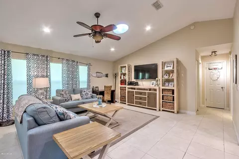 2935 Tamarind Dr, Edgewater, FL 32141 photo 13